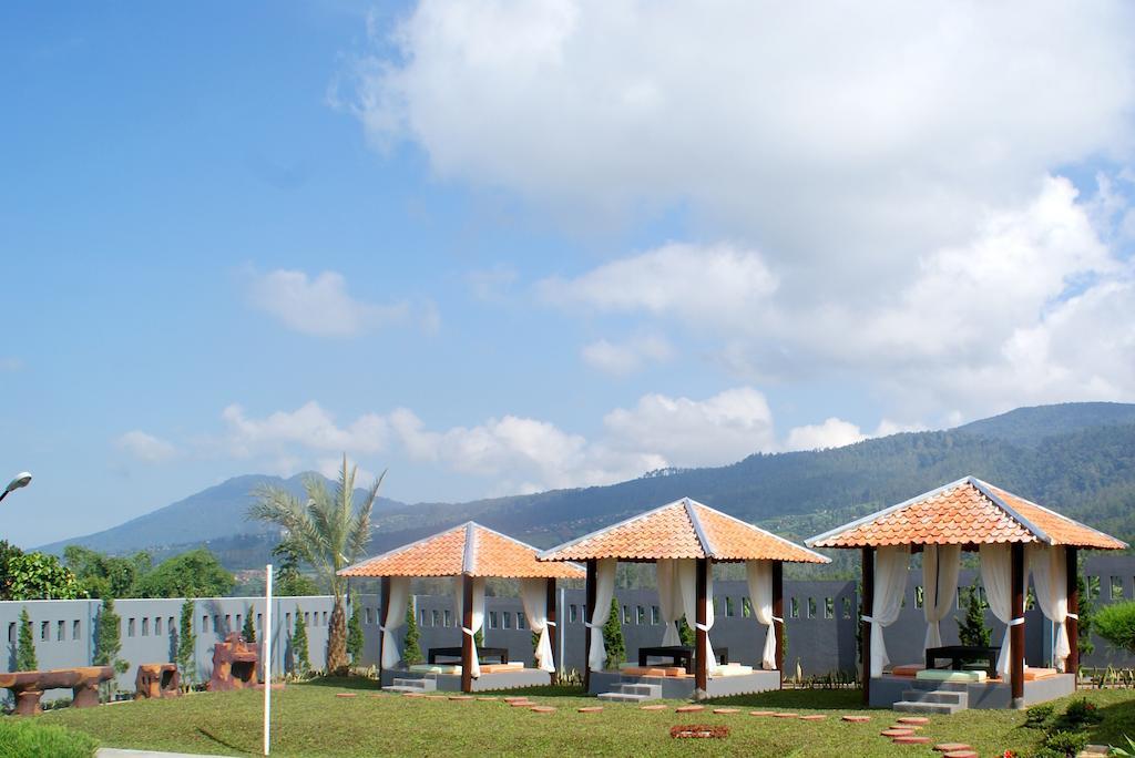 Osmond Villa Resort Lembang Exterior foto